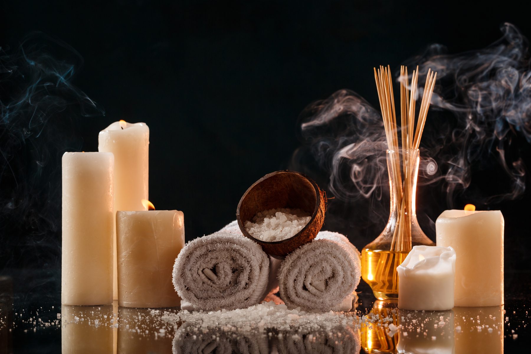 SPA-композиция со свечами, полотенцами и камнями